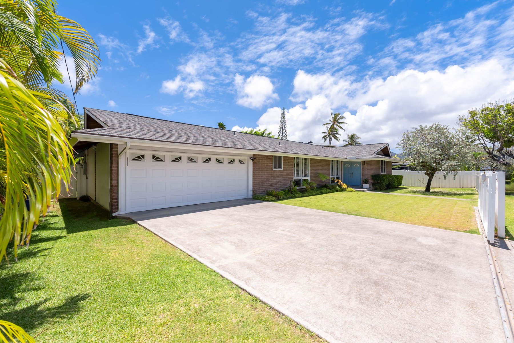 Single-story Kailua home with palms, sold by Matt Ball Real Estate