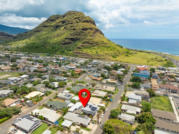 Aerial of a West Oʻahu neighborhood below Puʻu Heleakalā